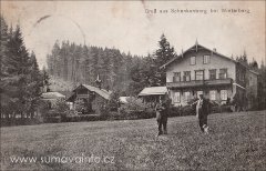 dobová pohlednice s kaplí (zcela vlevo)