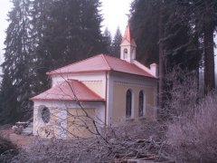 pohled zezadu zleva