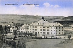 kaple na dobové pohlednici (vpravo dole)