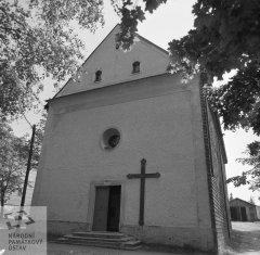 průčelí kostela