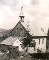 historické foto kaple (vzadu)