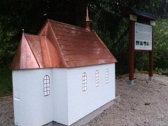 zmenšená kopie Hauswaldské kaple v Mechově