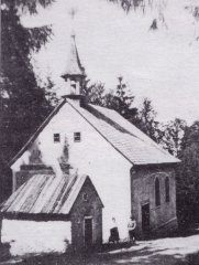 historické foto kaple (vzadu)