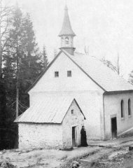 historické foto kaple (v popředí)