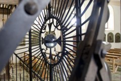 mříž od amberského sochaře Haralda Bäumlera