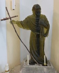 skleněná socha v interiéru