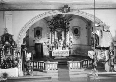 starší foto interiéru kostela