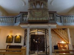 interiér - přední část