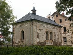 pohled zezadu zleva - nová střecha