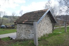 pohled zezadu zprava