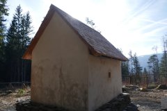 pohled zezadu zleva