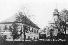 starší foto kostela a školy