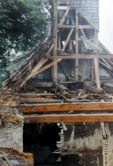 oprava kostela - demontáž zničené střechy
