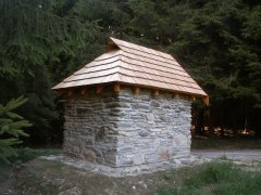 pohled zezadu zleva