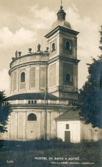 dobová pohlednice s motivem kostela