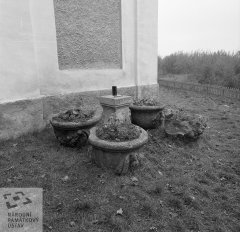 torzo kříže u kostela