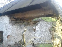 detail poškození na pravé straně