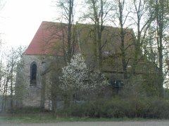 pohled zleva - nová střecha presbytáře