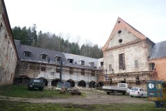 pohled zepředu zprava