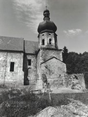 pohled na kostelní věž