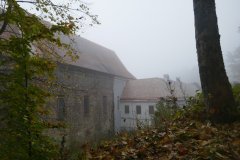 pohled zezadu zleva