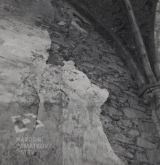 starší foto interiéru kostela - presbytář