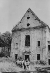 západní průčelí kostela