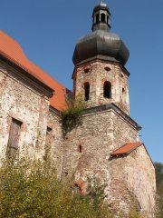 pohled na zadní část zprava - věž