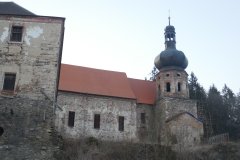 pohled zprava