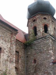 pohled na zadní část zprava - věž