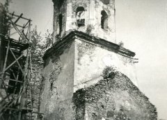 chátrající kostel po požáru
