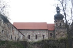 pohled zprava