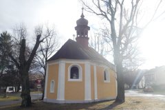 pohled zezadu zleva