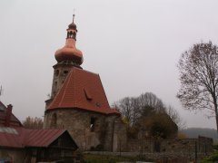 pohled zezadu zleva - nová střecha věže