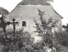 starší foto kostela - přední štít