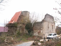 pohled zepředu zleva - nová střecha presbytáře