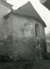 starší foto kostela - presbytář
