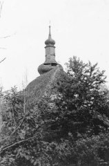 střecha a věž kostela