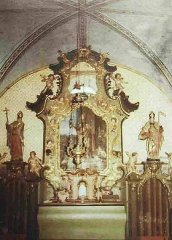 starší foto kostela - oltář