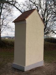 kaplička křížové cesty zezadu zprava