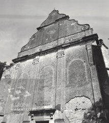 průčelí kostela