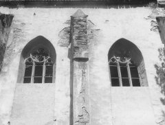 starší foto kostela - detail stěny