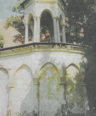 kaple bez sochy Panny Marie ve věžičce