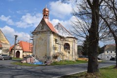 pohled zepředu zprava - nový sanktusník