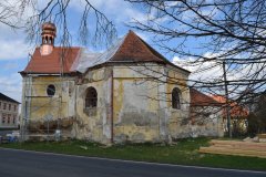 pohled zprava - nový sanktusník