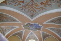 pohled do interiéru - klenba presbytáře