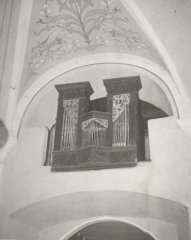 starší foto interiéru kostela - varhany