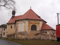 pohled zezadu zprava - opravené sluneční hodiny