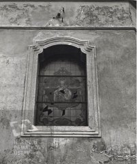 starší foto kostela - detail okna