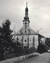starší foto kostela - pohled zepředu zprava
